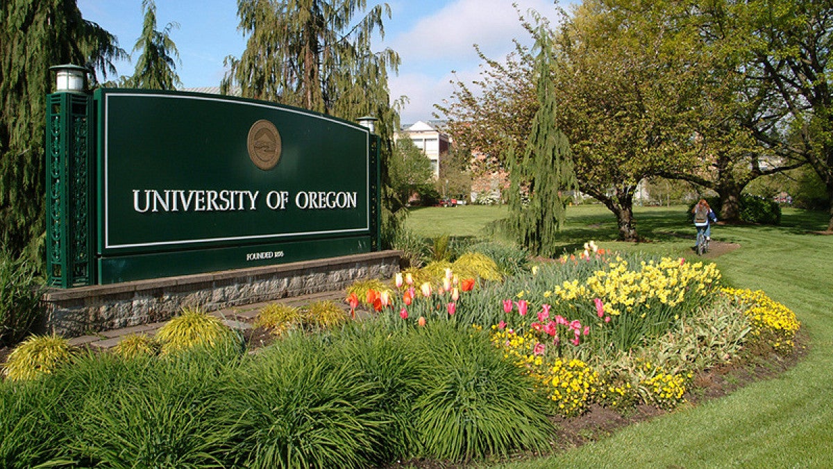 UO entrance sign during spring with flowers blooming